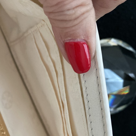 Tory Burch Gigi Ivory Patent Clutch Bag - Picture 4 of 6